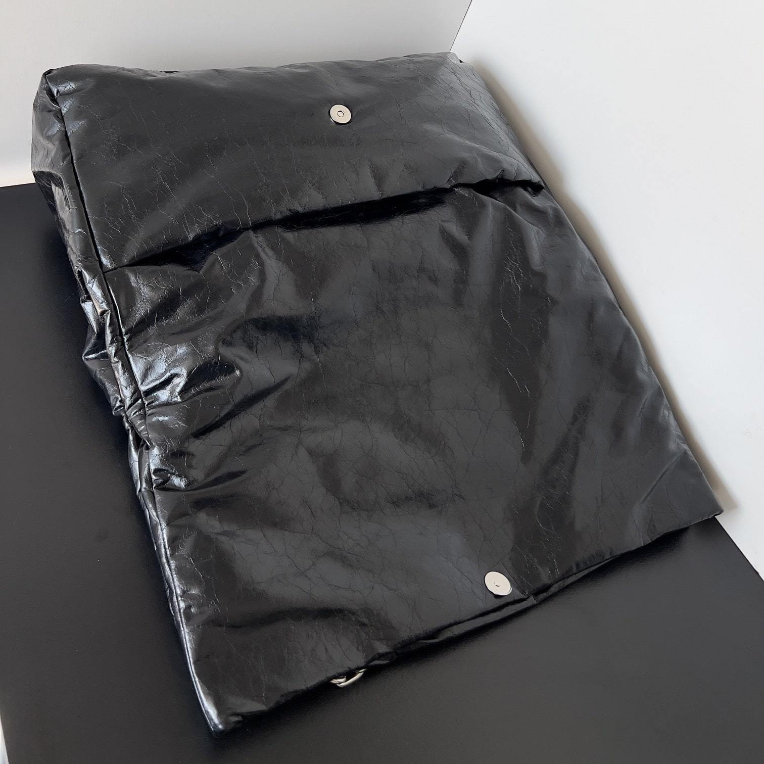 高仿BalenciagaMonaco系列23款冬季黑銀L
