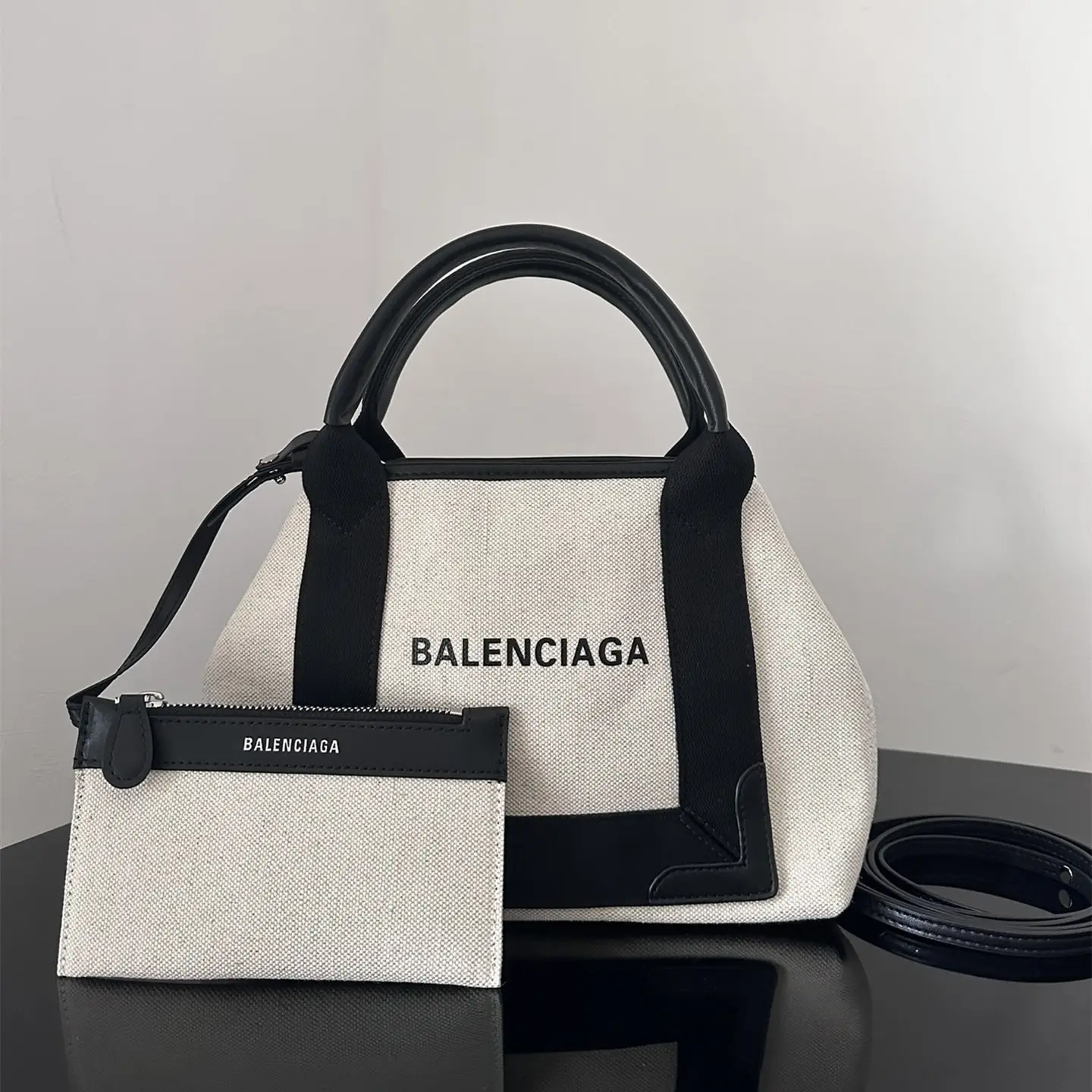 Balenciaga Navy Cabas 媽咪袋