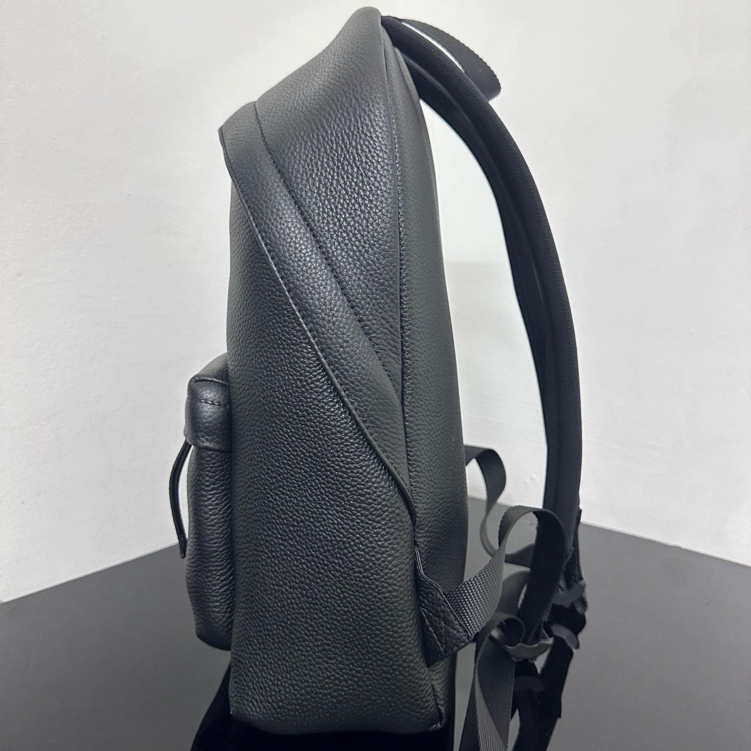 高仿BalenciagaExplorer系列小牛皮背包XS