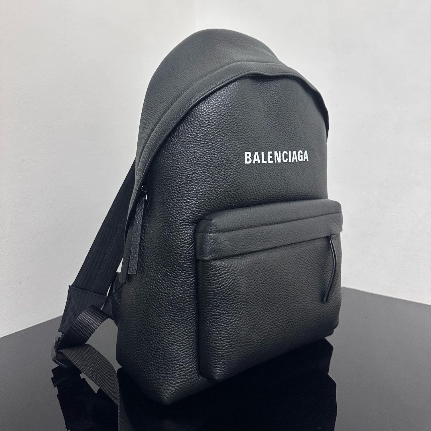高仿BalenciagaExplorer系列小牛皮背包XS