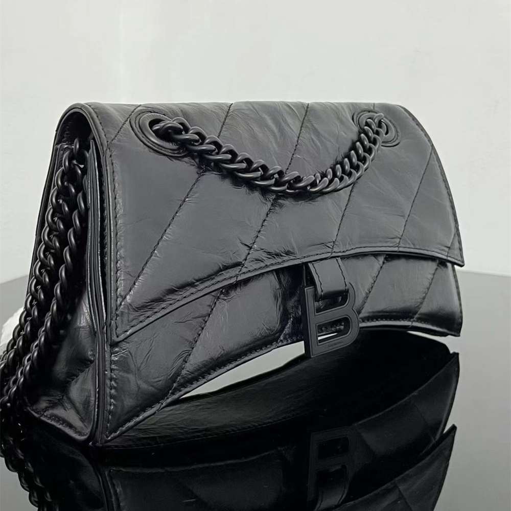 Balenciaga Crush XS：油蠟皮光澤與觸感檢查