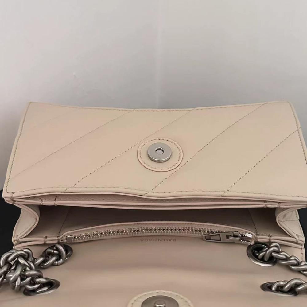高仿Balenciaga*Crush系列衍縫線小牛皮膚色S