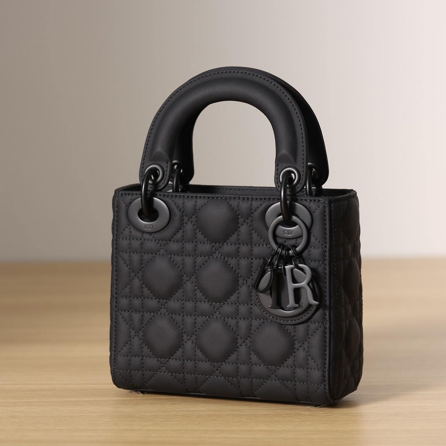高仿Dior*Lady系列牛皮手拎袋Mini免檢版