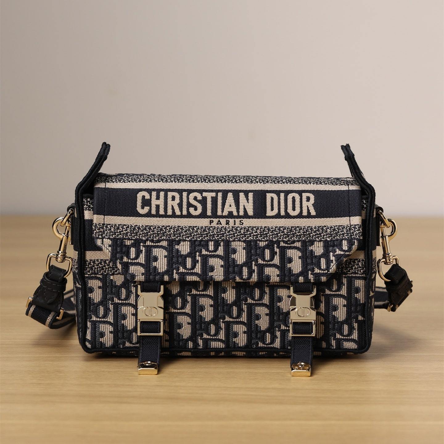 高仿Dior*Camp系列單肩包免檢版