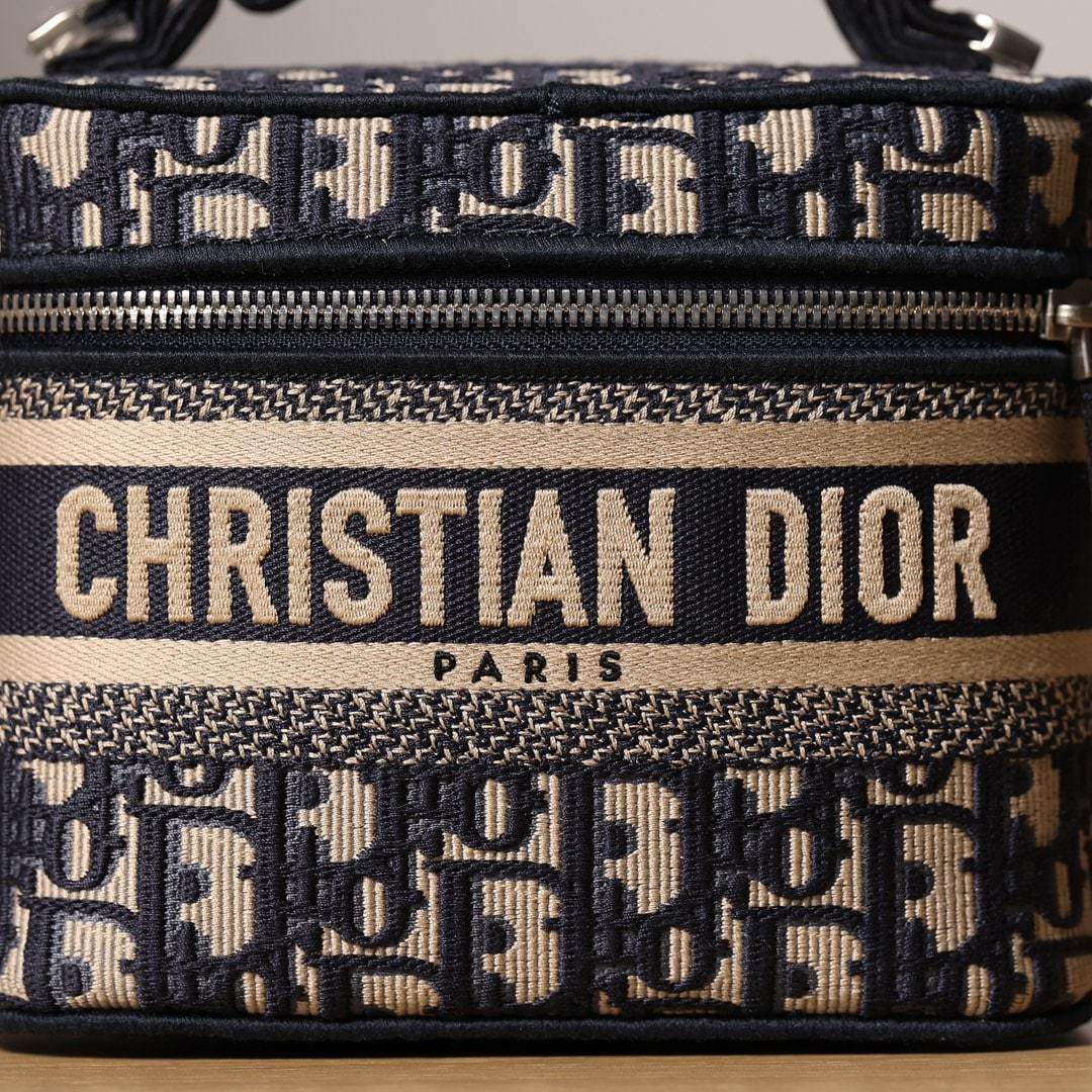 高仿Dior*TravelVanity系列盒子化妝包XS免檢版