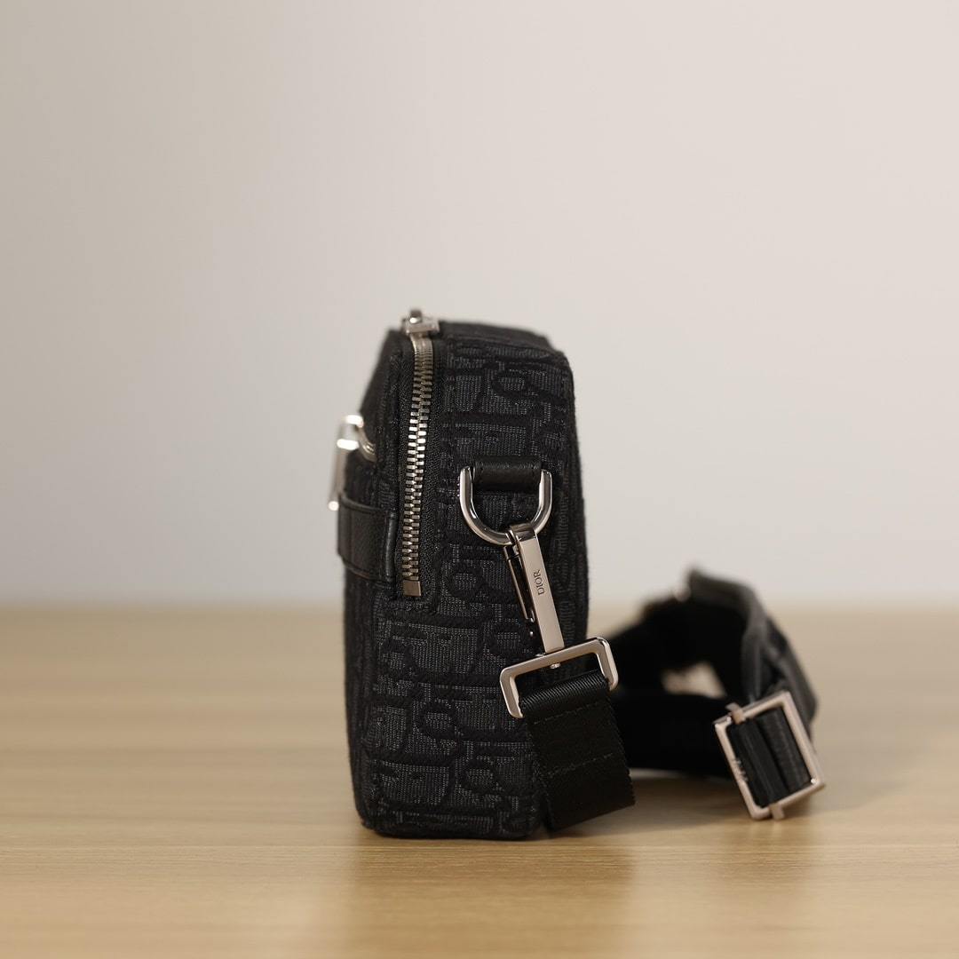 高仿Dior*Safari系列郵差包Oblique印花黑免檢版