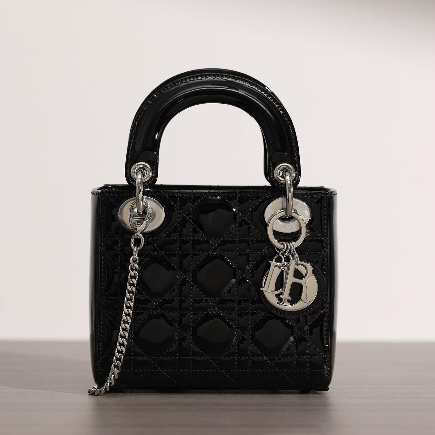 高仿Dior*Lady戴妃包漆面小牛皮銀扣Mini免檢版