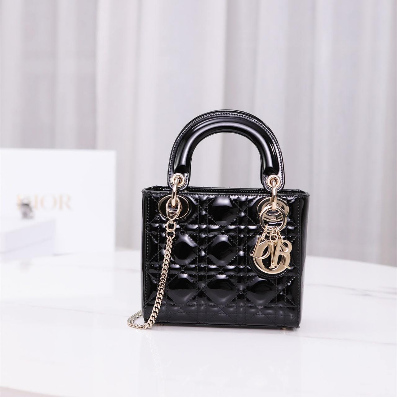 高仿Dior*Lady戴妃包漆面小牛皮淡金扣Mini免檢版