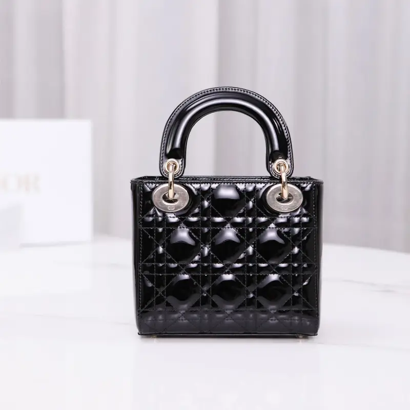 高仿Dior*Lady戴妃包漆面小牛皮淡金扣Mini免檢版