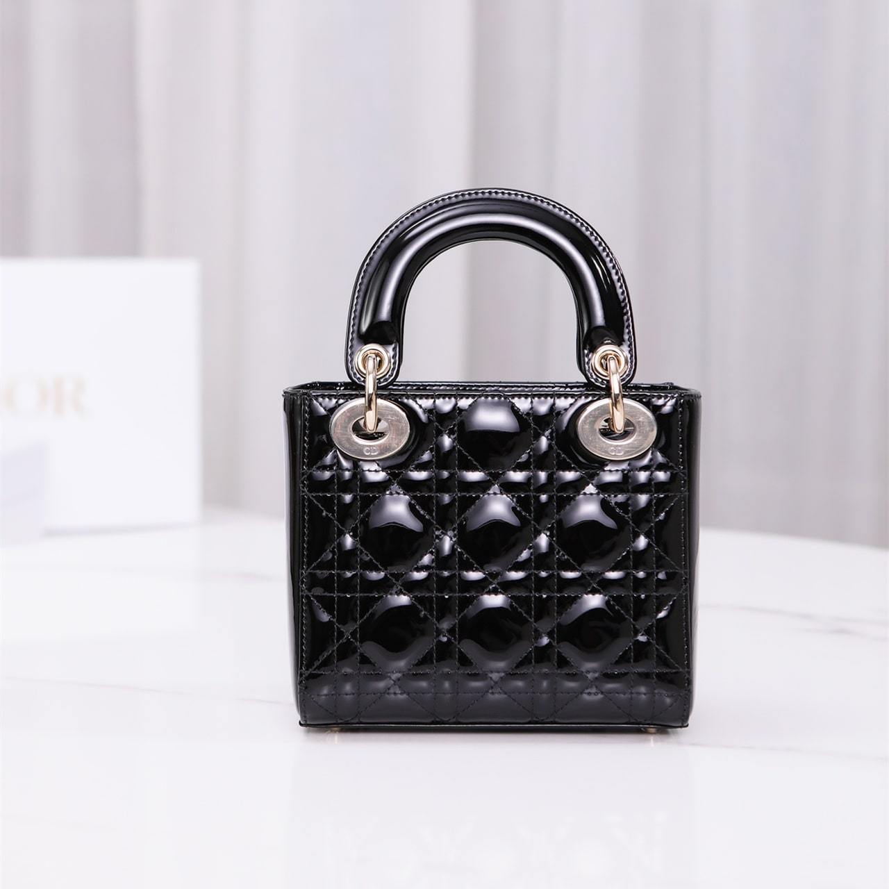 高仿Dior*Lady戴妃包漆面小牛皮淡金扣Mini免檢版