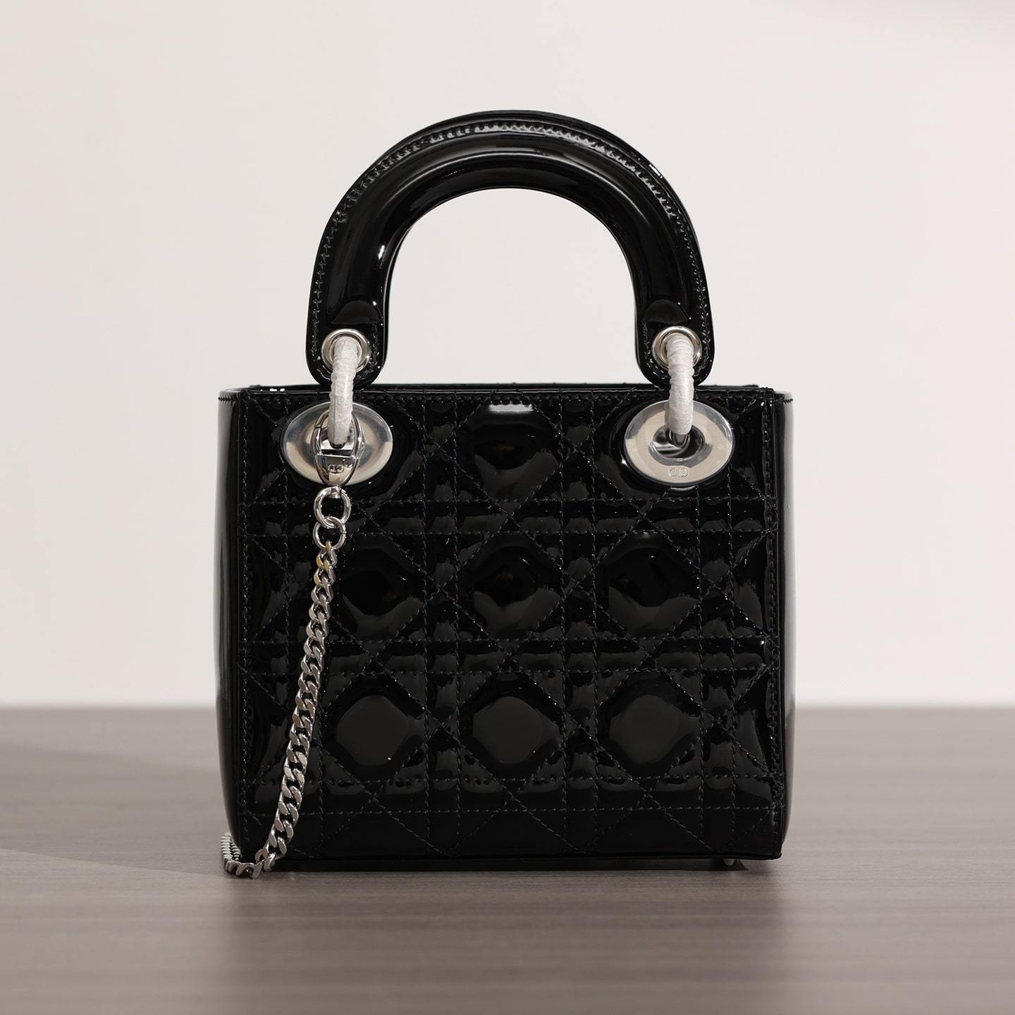 高仿Dior*Lady戴妃包漆面小牛皮銀扣Mini免檢版
