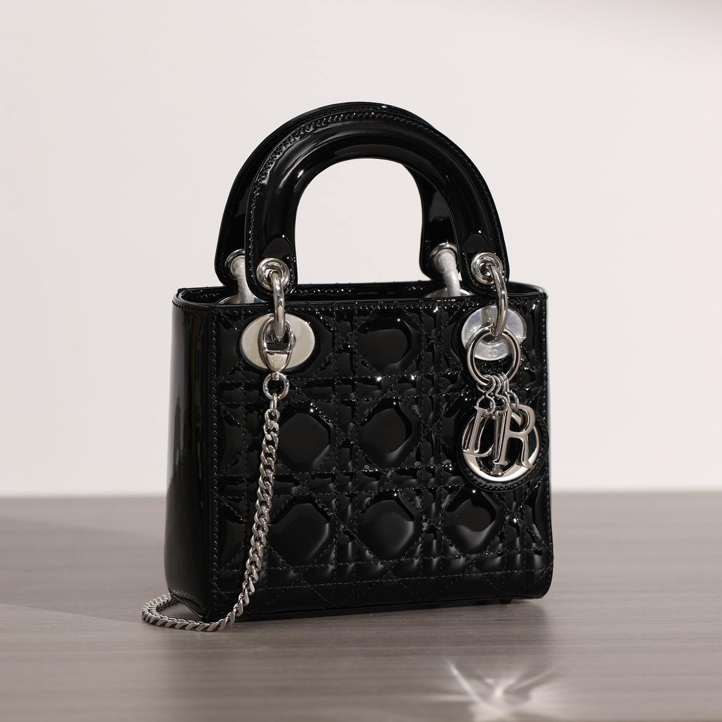 高仿Dior*Lady戴妃包漆面小牛皮銀扣Mini免檢版