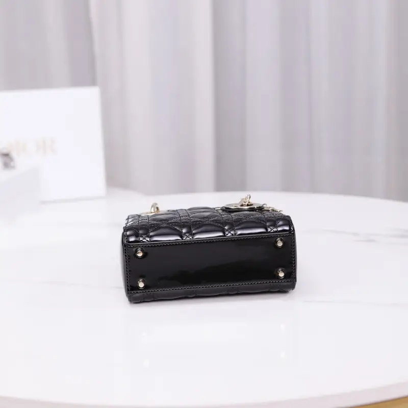 高仿Dior*Lady戴妃包漆面小牛皮淡金扣Mini免檢版