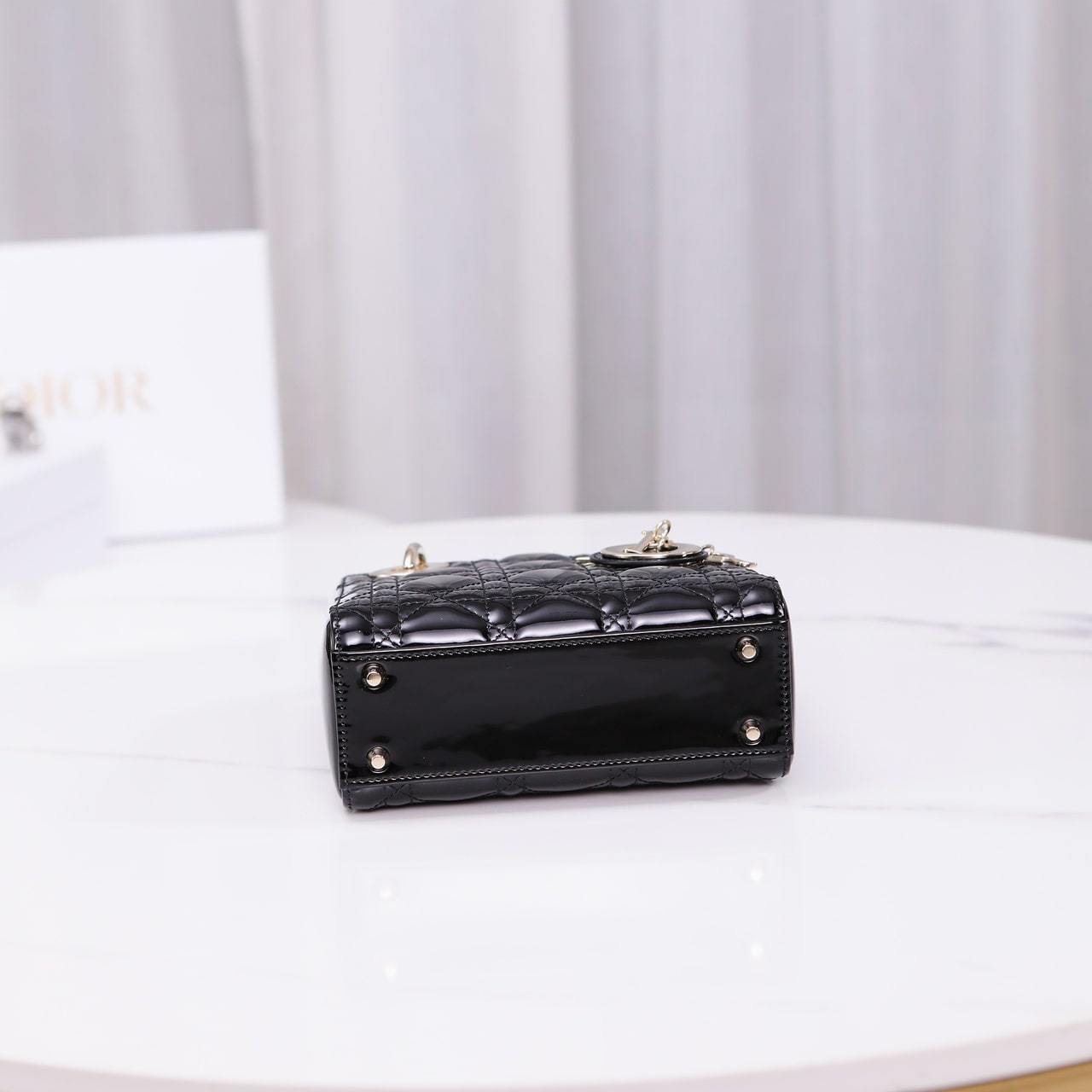 高仿Dior*Lady戴妃包漆面小牛皮淡金扣Mini免檢版
