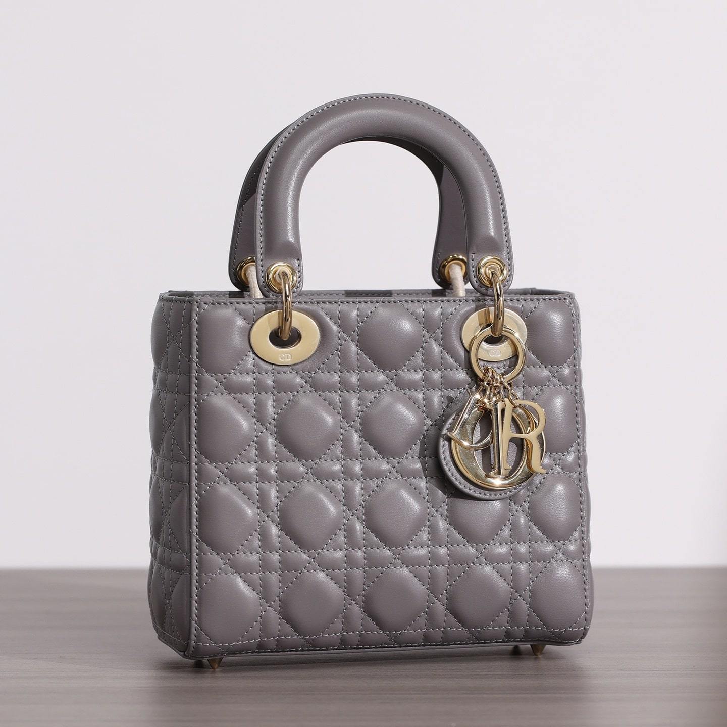 高仿Dior*Lady系列四格戴妃袋小羊皮灰色免檢版