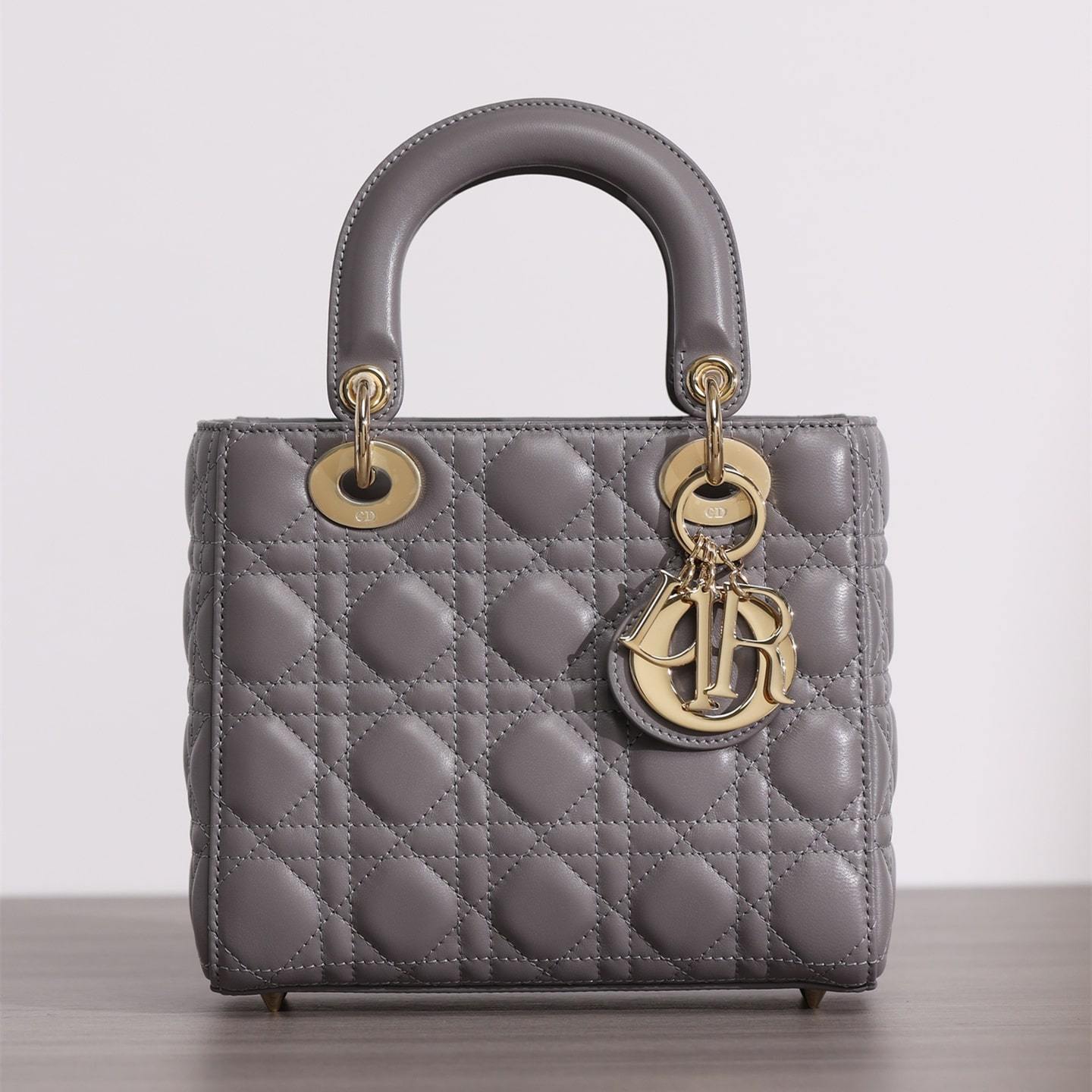 高仿Dior*Lady系列四格戴妃袋小羊皮灰色免檢版