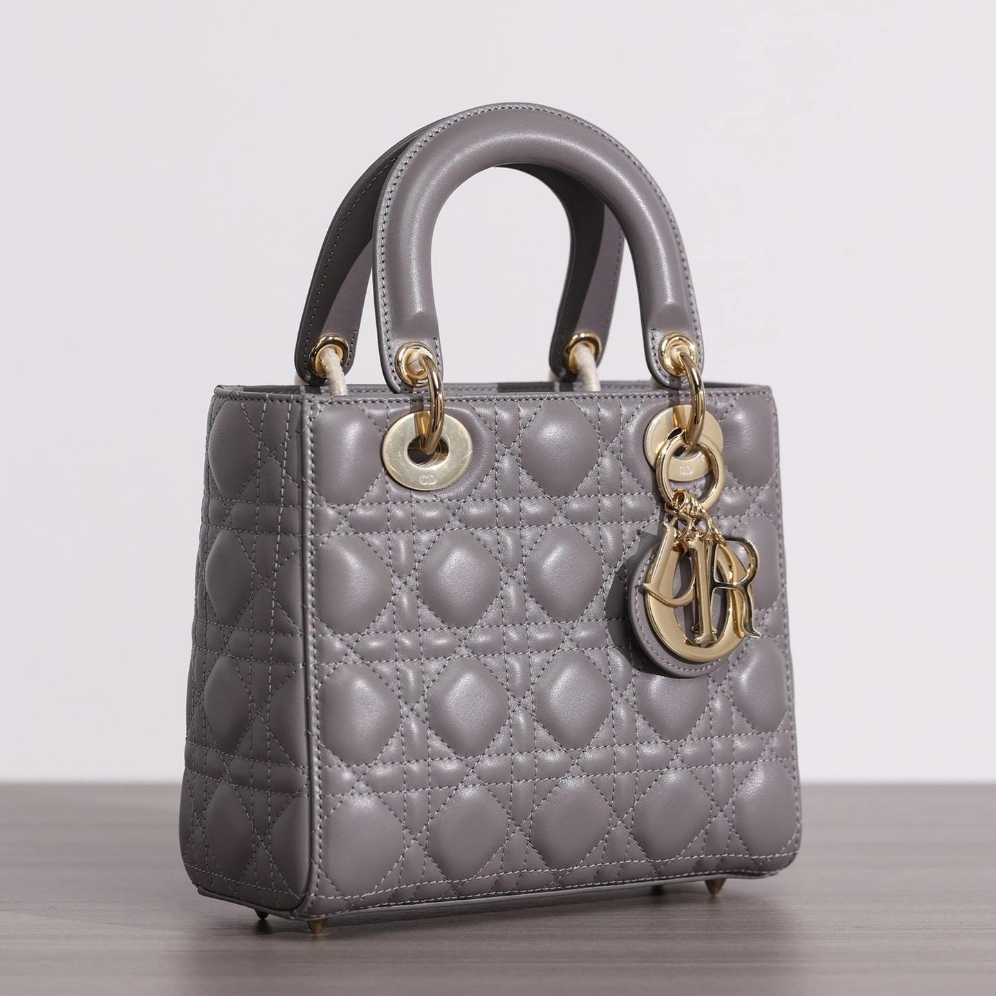 高仿Dior*Lady系列四格戴妃袋小羊皮灰色免檢版