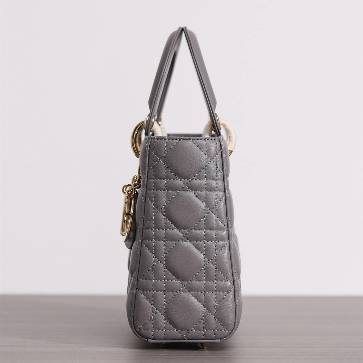 高仿Dior*Lady系列四格戴妃袋小羊皮灰色免檢版