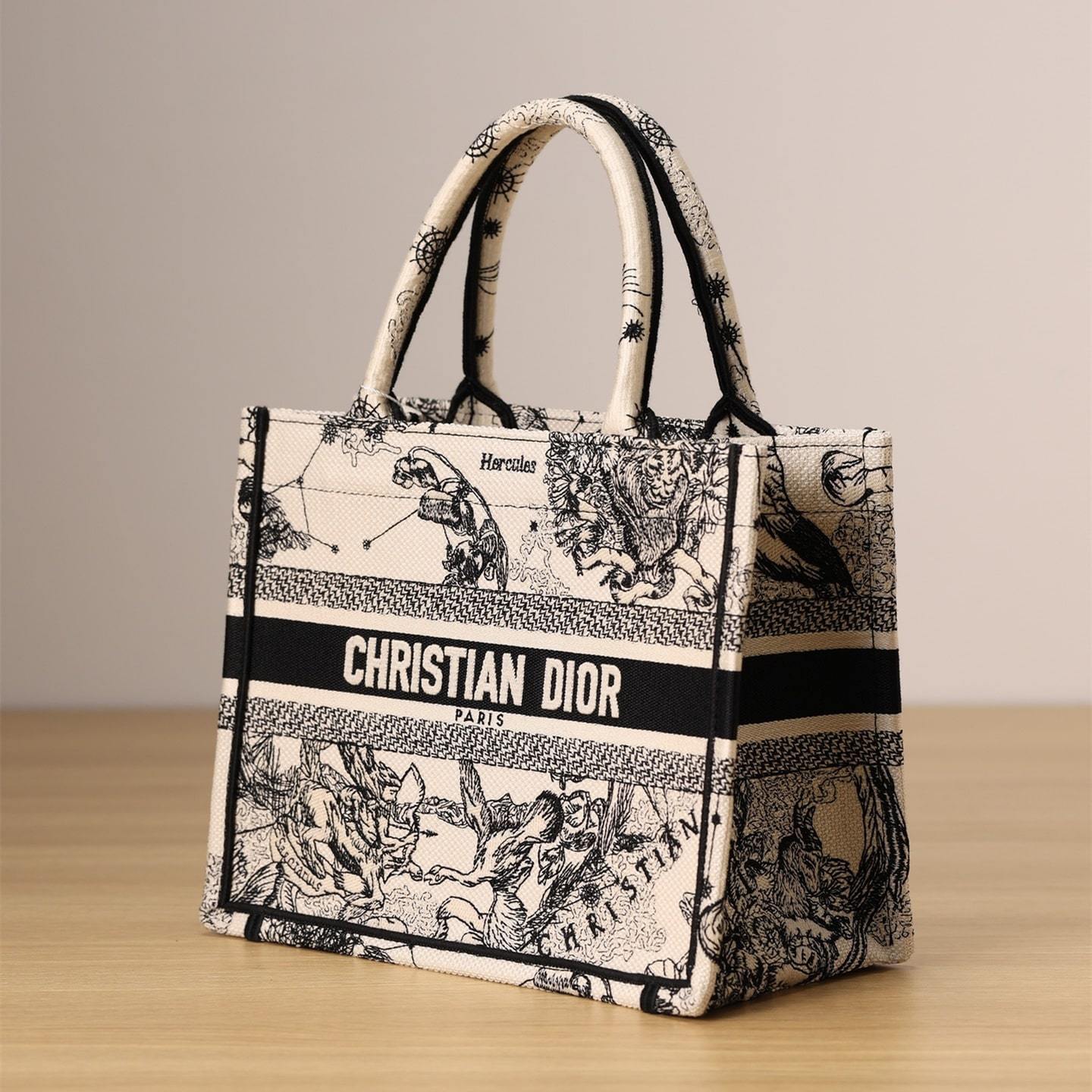 高仿Dior*BookTote系列Zodiac茹伊刺繡手袋免檢版