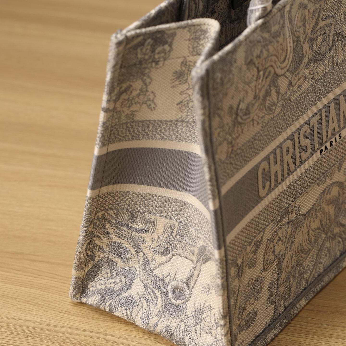 高仿Dior*BookTote系列茹伊刺繡灰色M免檢版