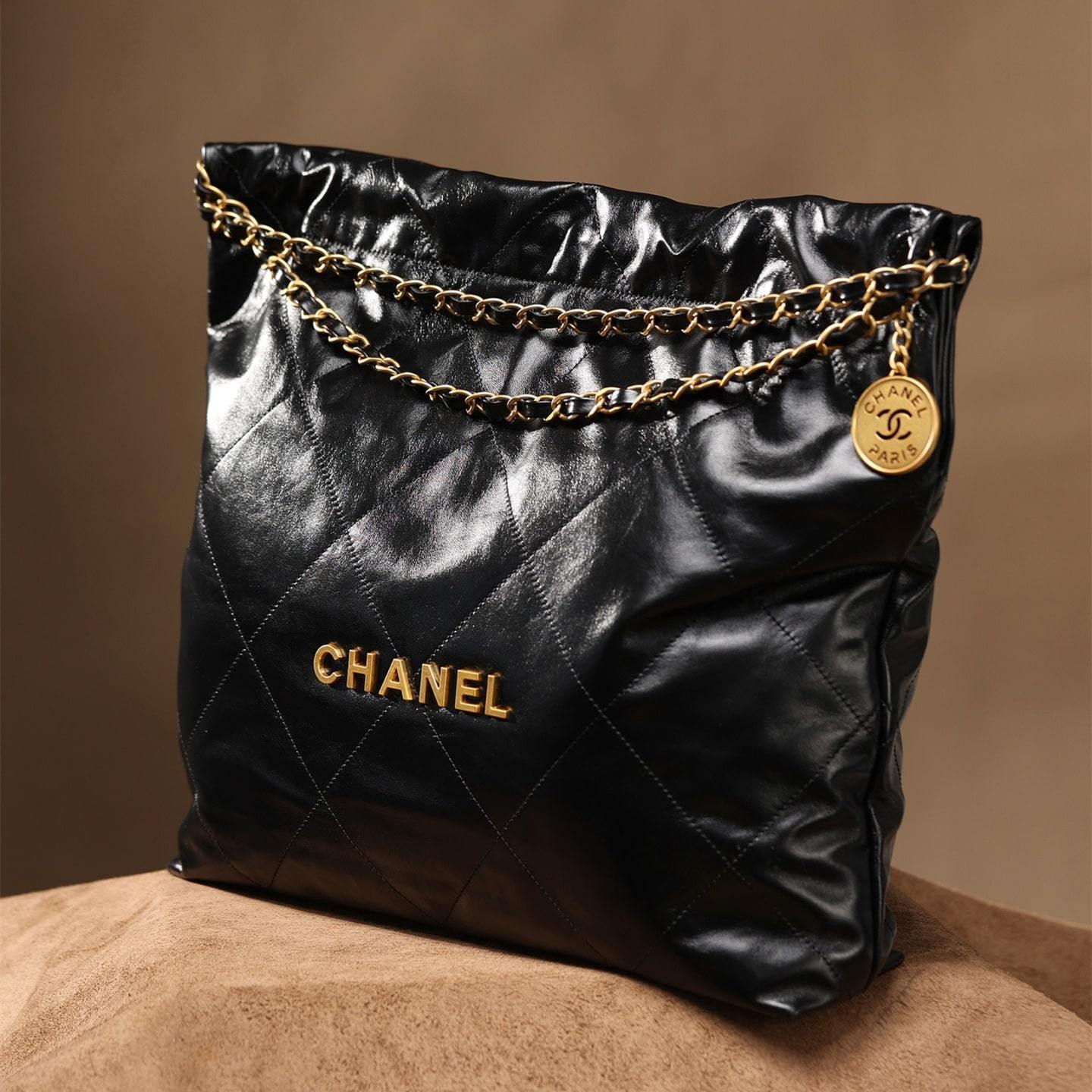高仿Chanel沙灘袋早春新款黑色/金扣M免檢版
