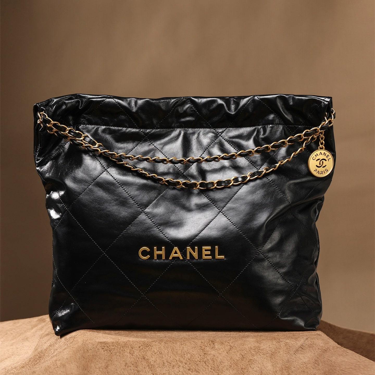 高仿Chanel沙灘袋早春新款黑色/金扣M免檢版
