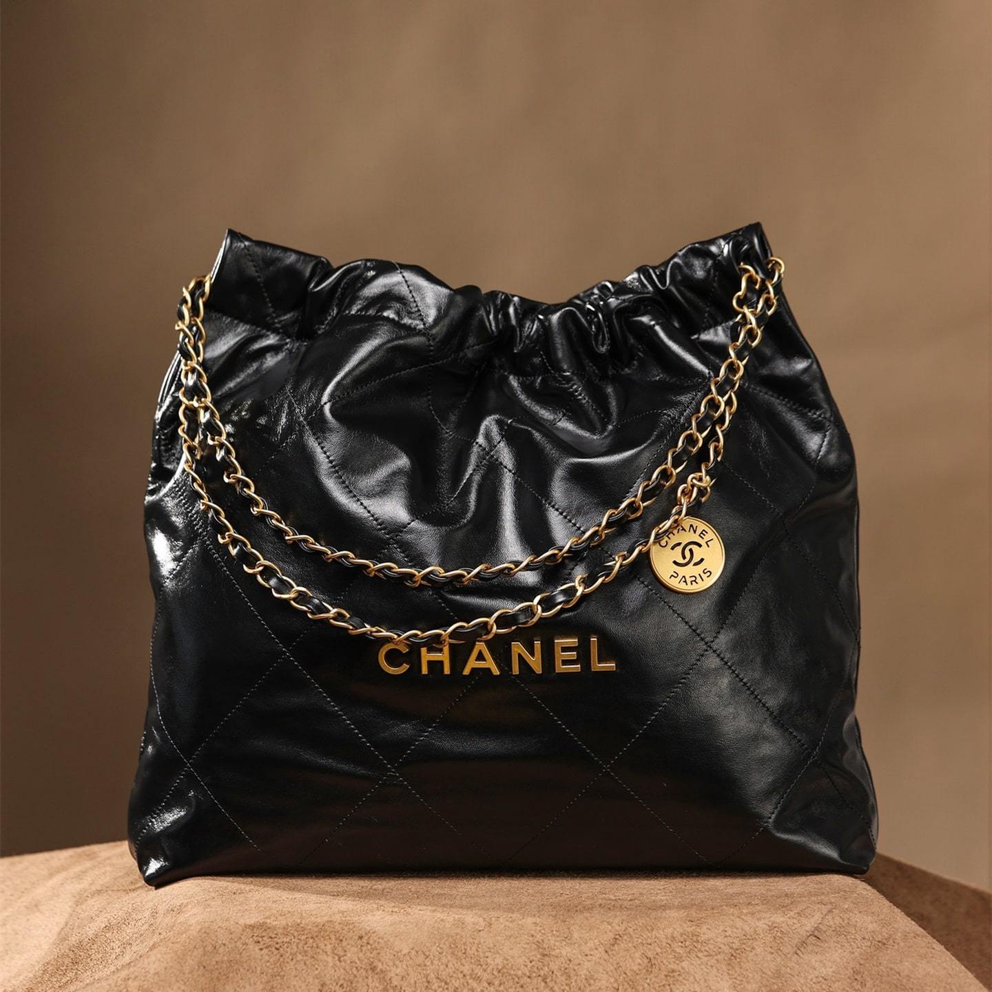 高仿Chanel沙灘袋早春新款黑色/金扣M免檢版