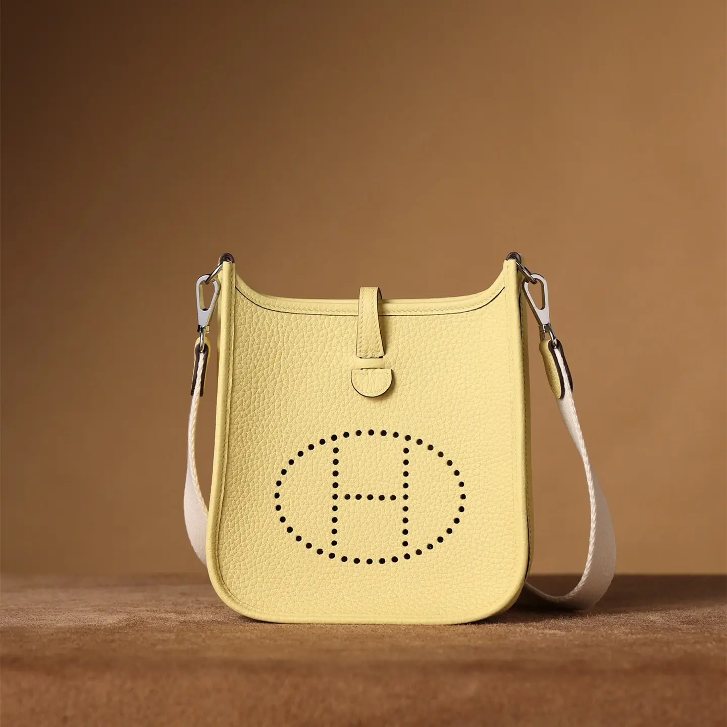 Herm&egrave;s Evelyne 16 淺黃銀扣