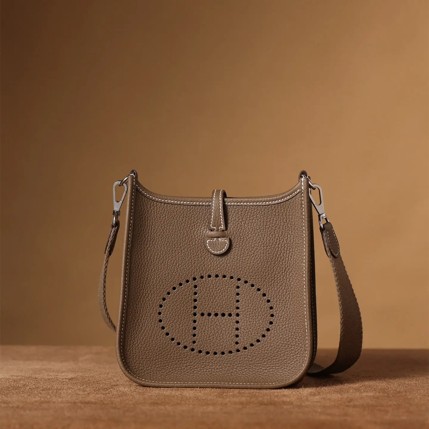 Herm&egrave;s Evelyne 16 大象灰銀扣