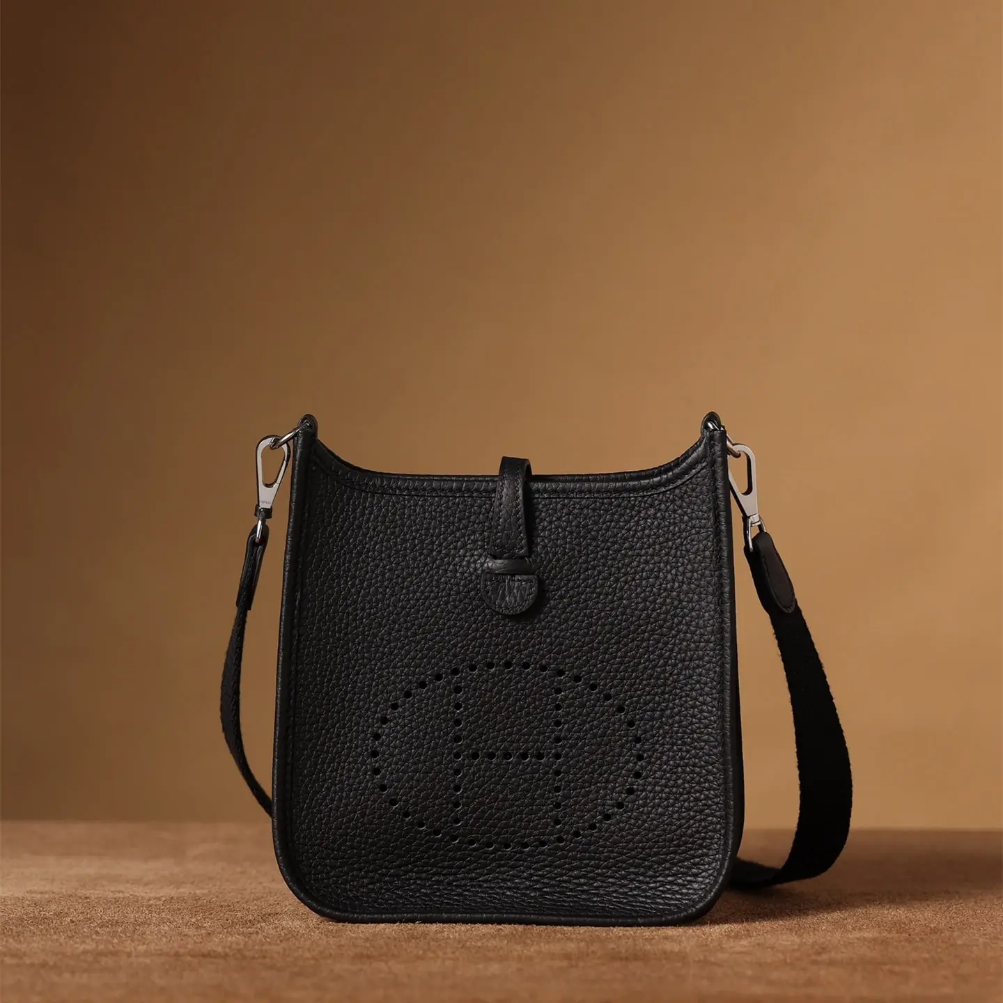 Herm&egrave;s Evelyne 16 黑色銀扣