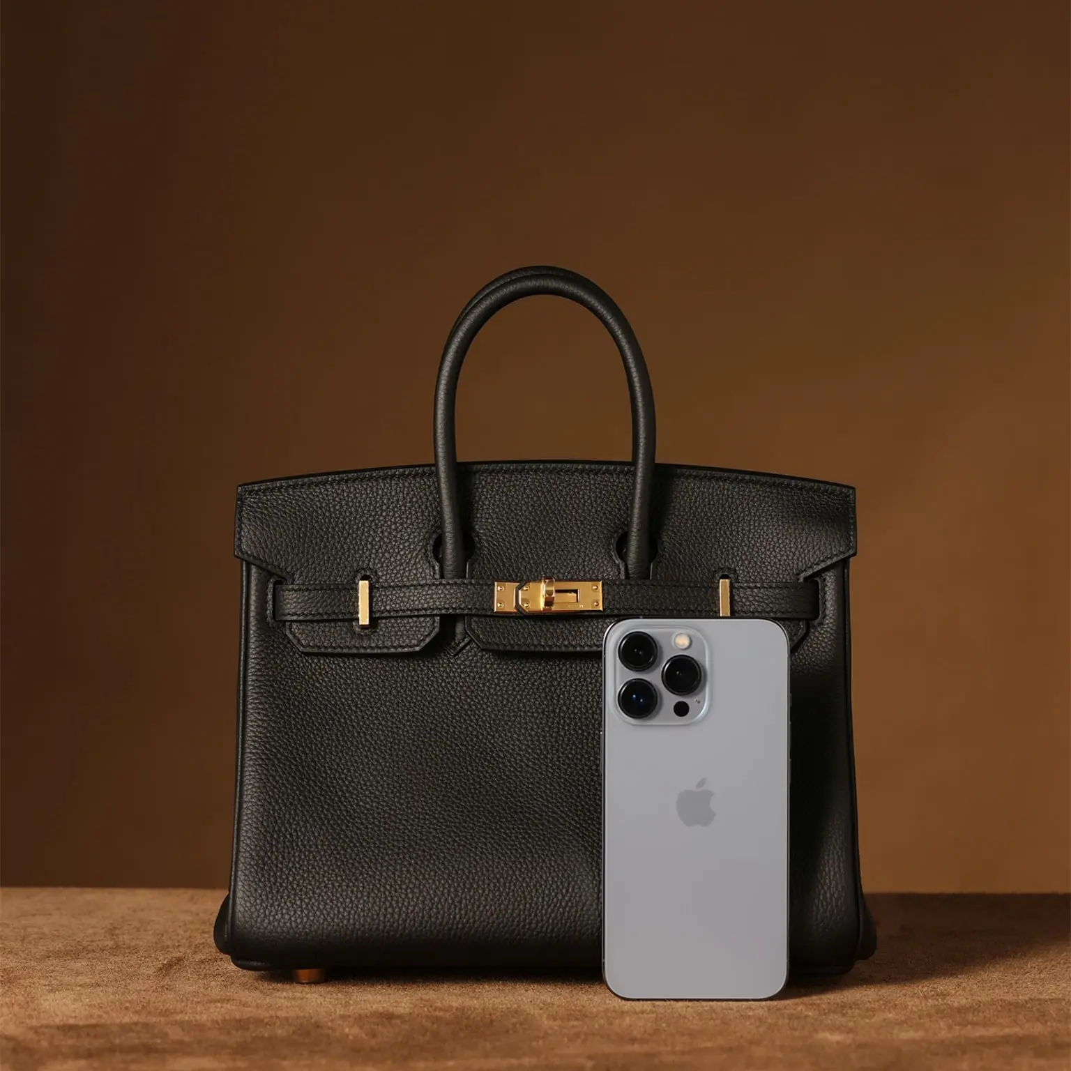 Birkin 25 黑色金扣：包身轉角處紋理延展