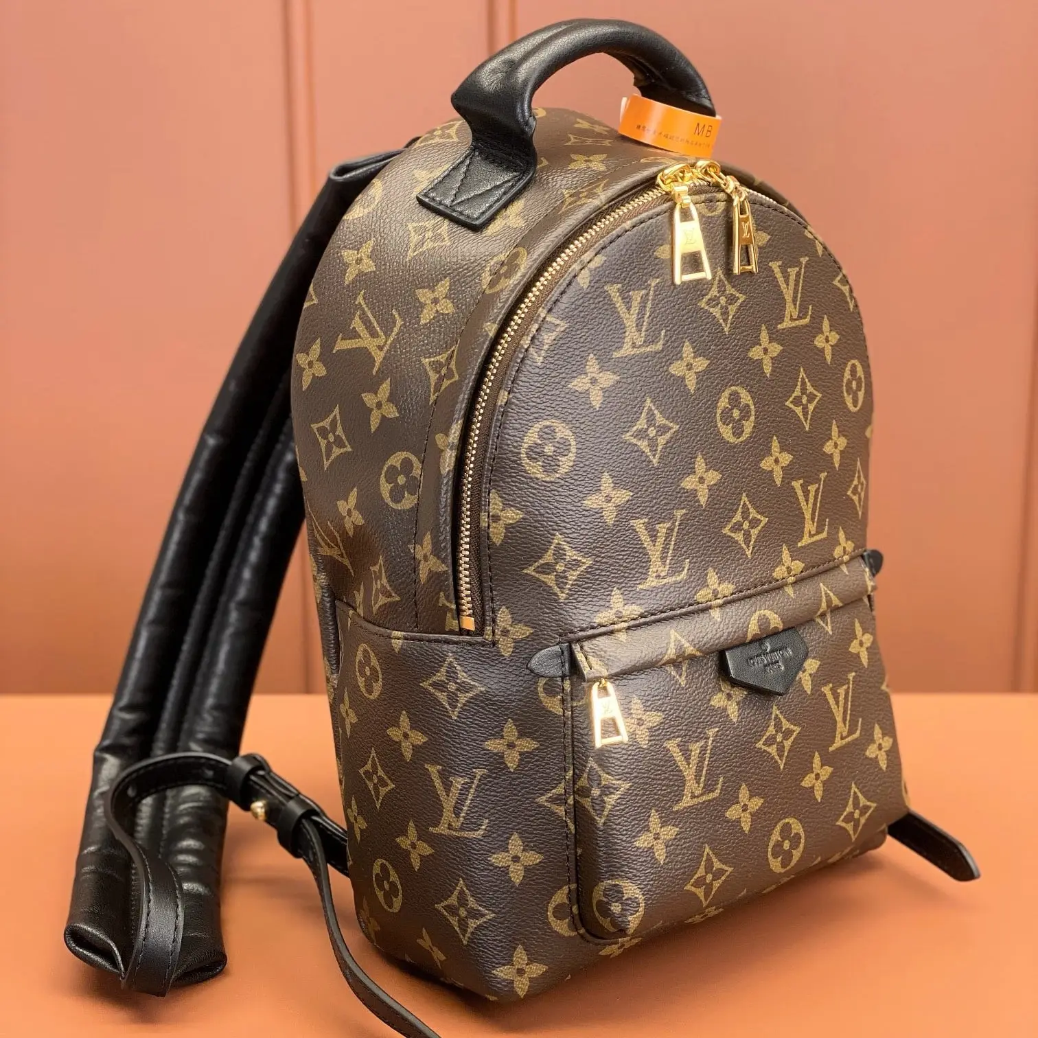 LV Palm Springs 老花背包：肩帶與袋身對花
