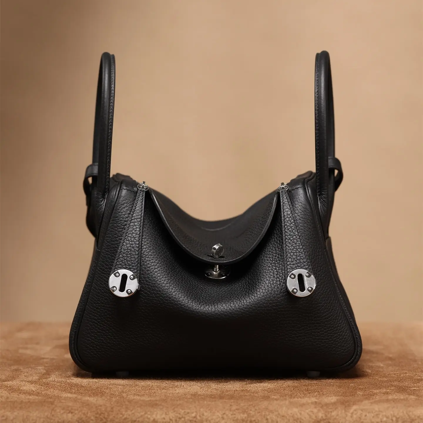 Herm&egrave;s Lindy 26 黑色銀扣