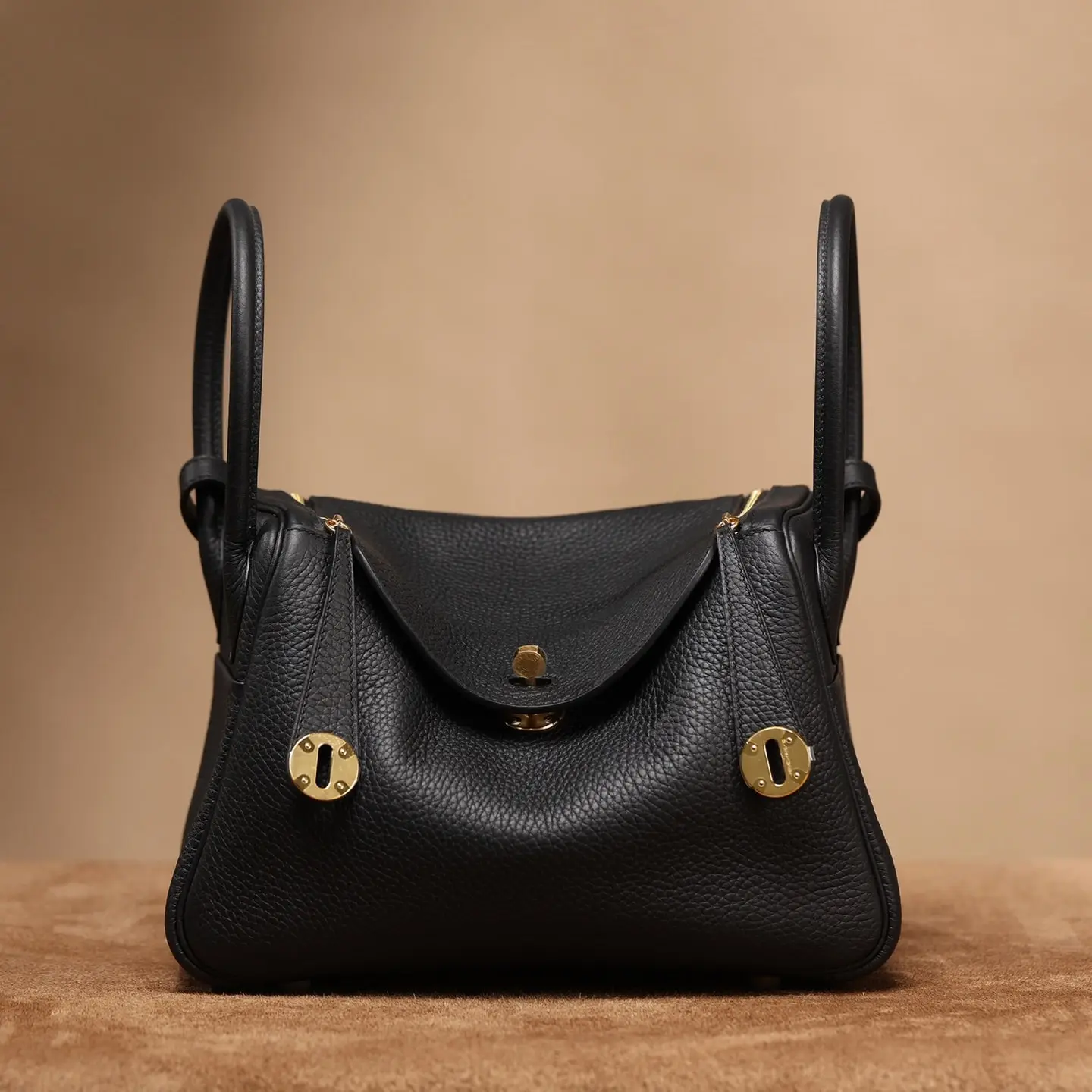 Herm&egrave;s Lindy 26 黑色金扣