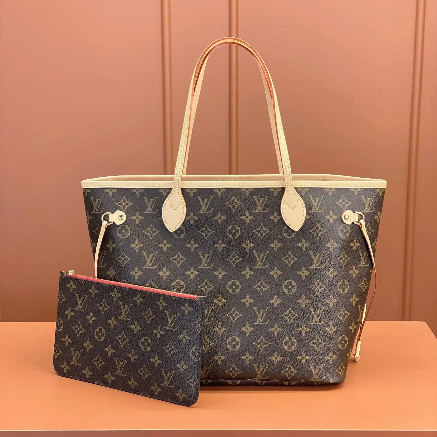 高仿 LV Neverfull 老花托特包：植鞣色手柄與包身