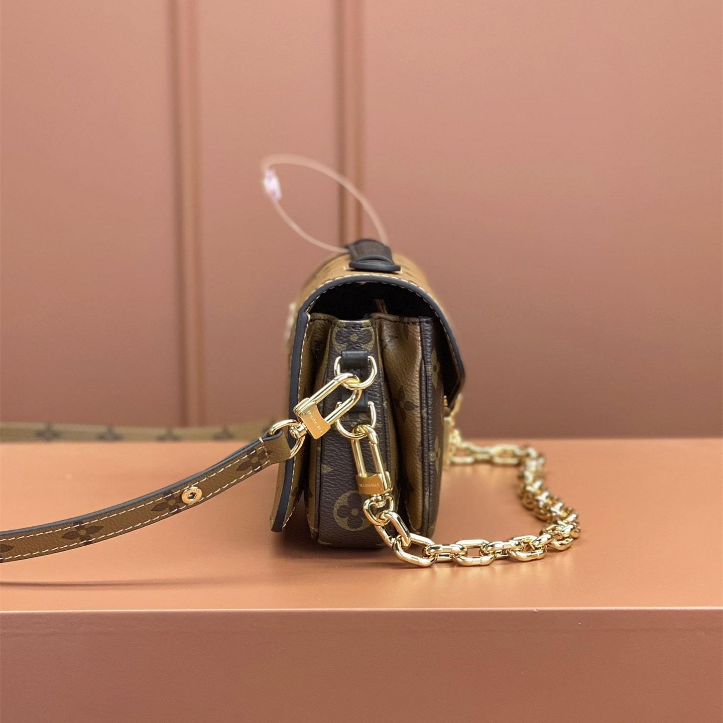 高仿LV*PochetteMetisEastWest系列黃花M46279免檢版