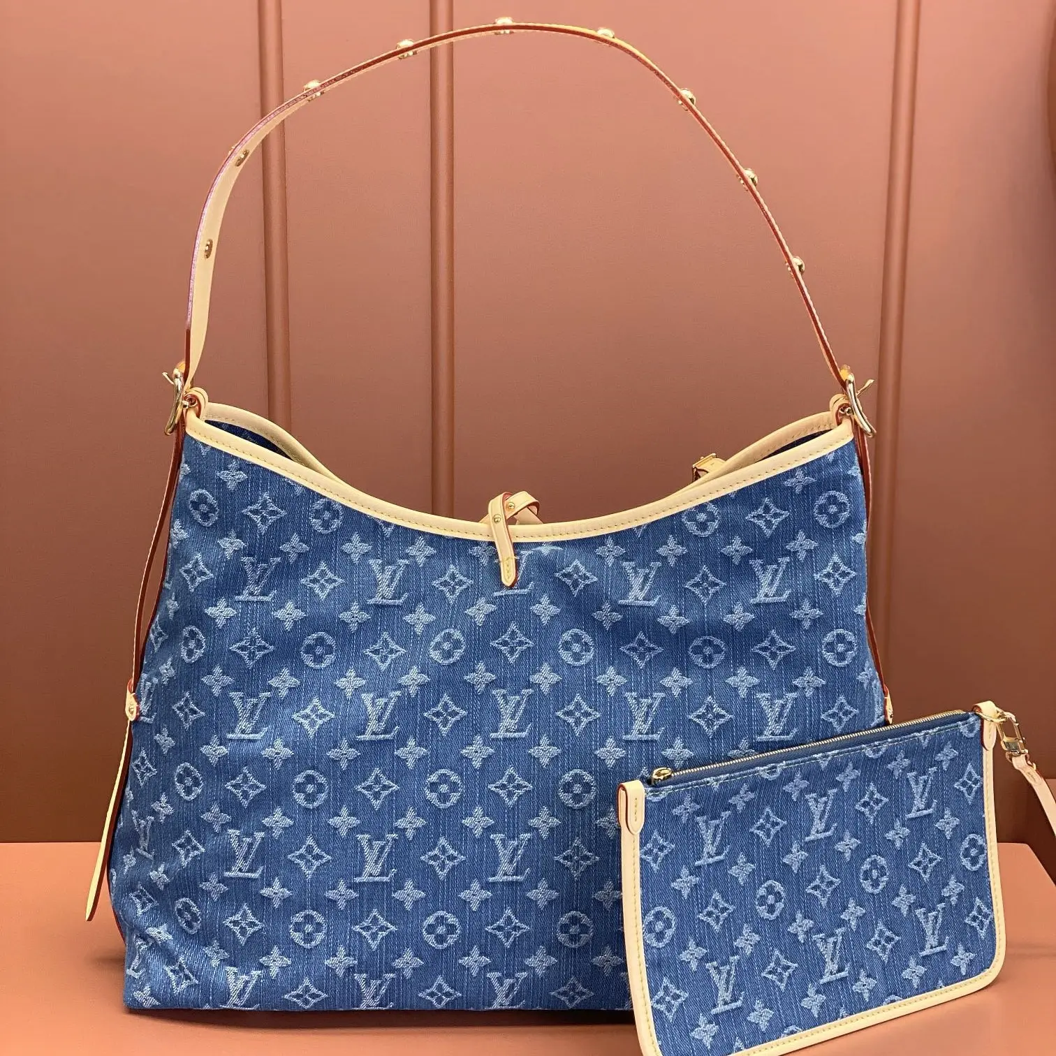 LV Carryall 老花：袋身花紋排列與對稱
