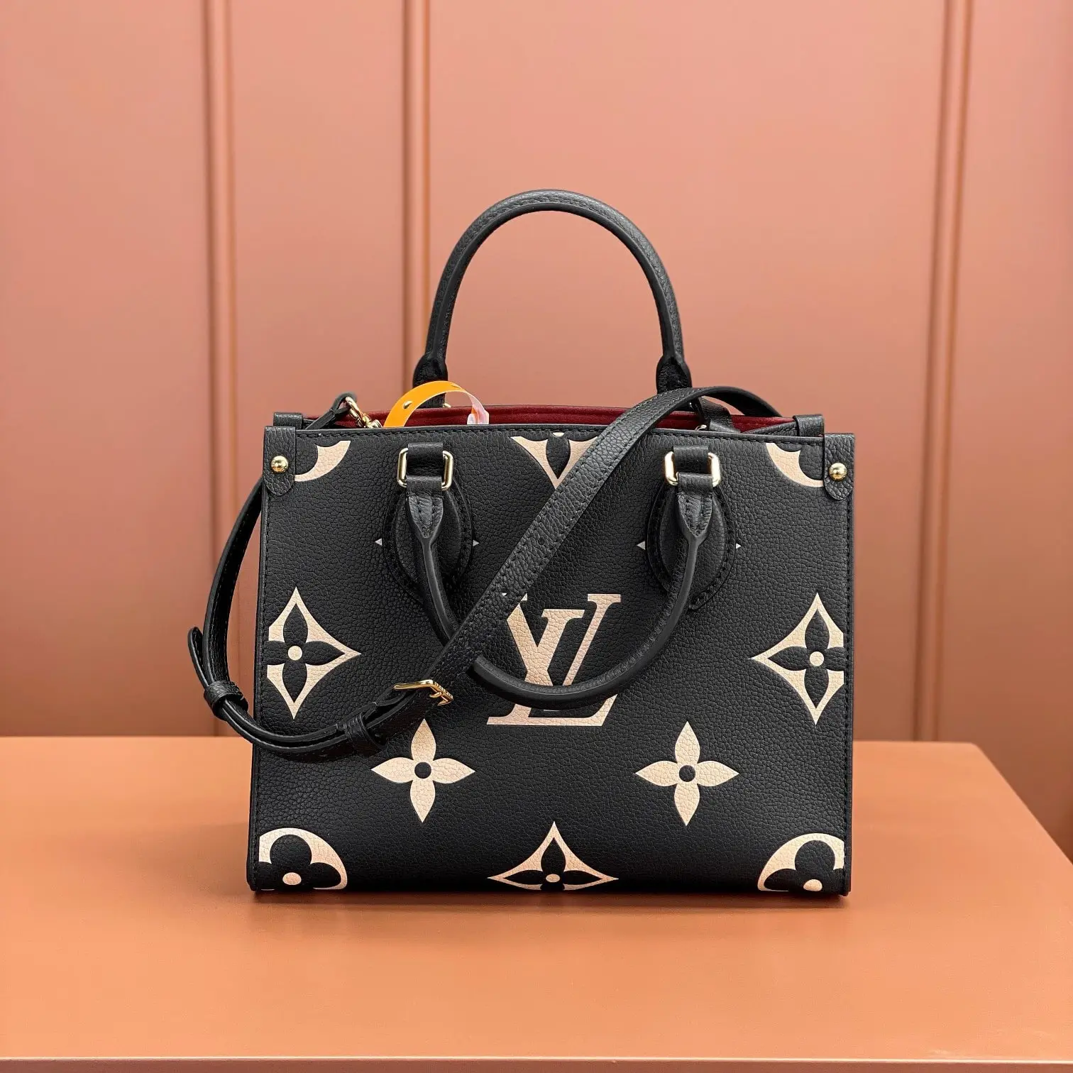 LV Onthego 老花托特：手柄與包身比例