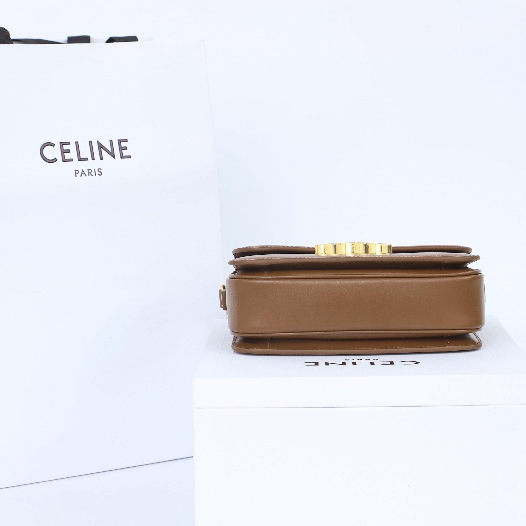 高仿Celine*Triomphe系列手袋188423棕色小號免檢版