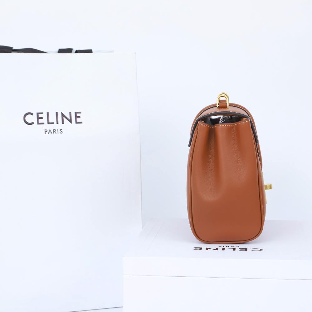 高仿Celine*Soft16系列單肩包196853棕色免檢版