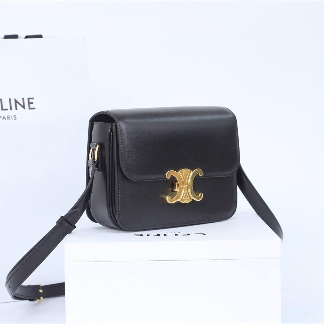 高仿Celine*Triomphe系列手袋188423黑色中號免檢版
