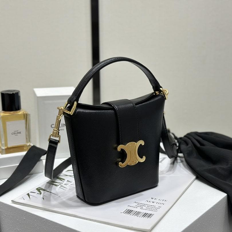 高仿Celine*BucketMini系列手袋10K943黑色免檢版