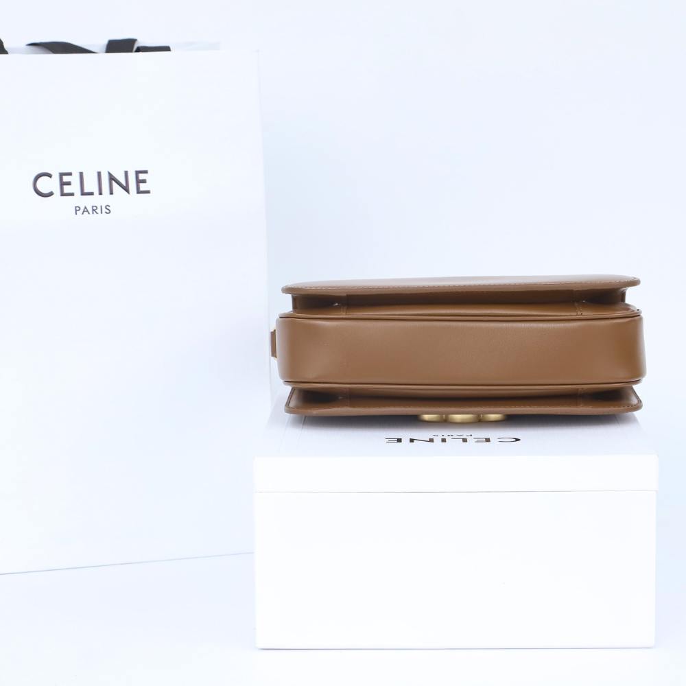 高仿Celine*Triomphe系列手袋187363棕色中號免檢版