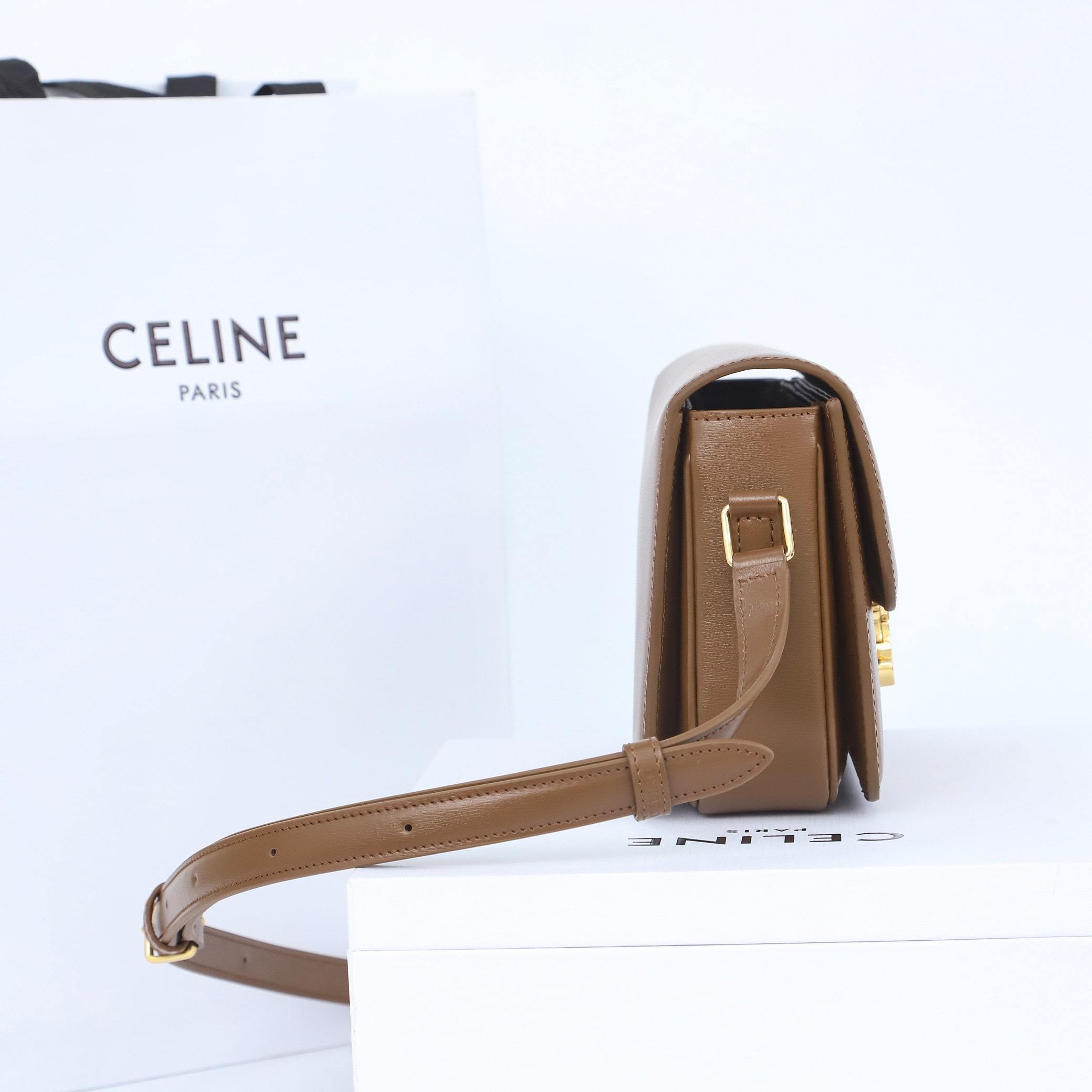 高仿Celine*Triomphe系列手袋188423棕色小號免檢版
