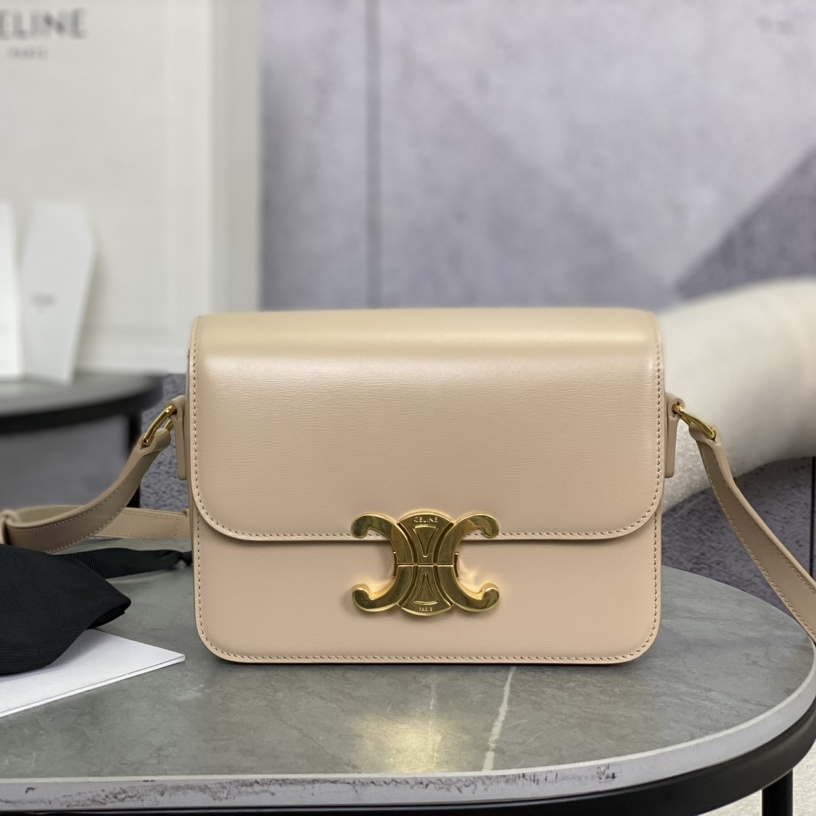 高仿Celine*Triomphe系列手袋188423奶茶色免檢版