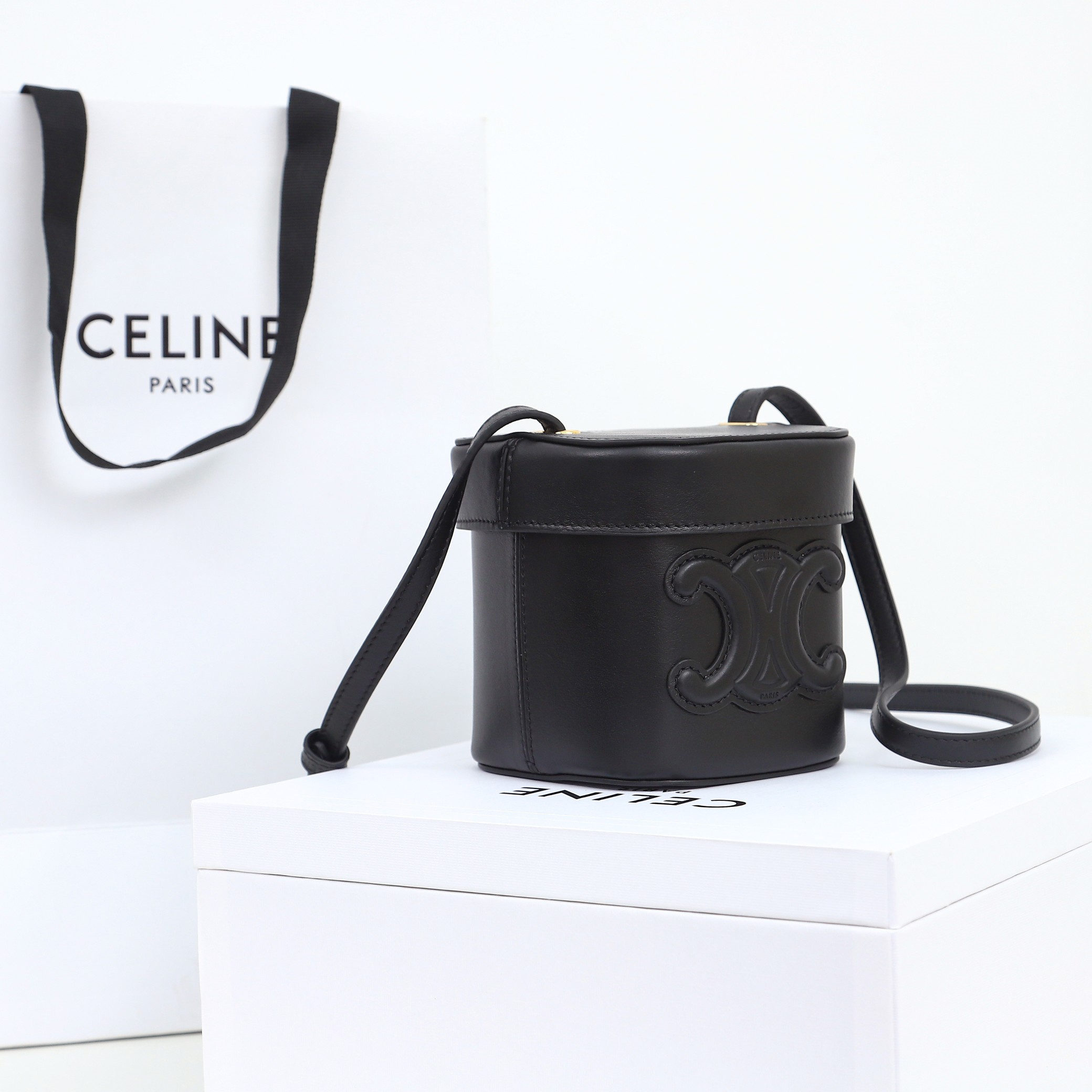 高仿Celine*Triomphe系列盒子包199263黑色免檢版