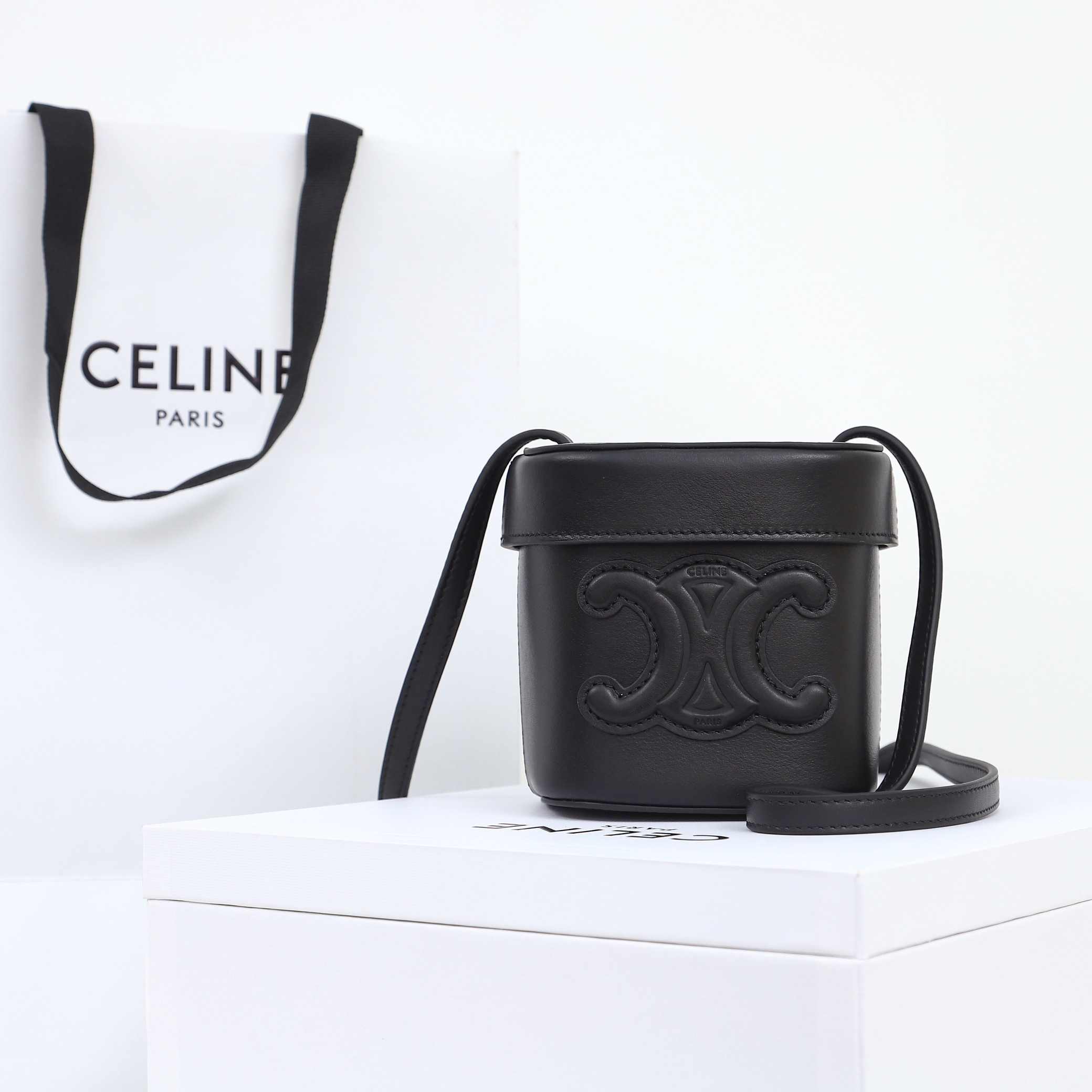 高仿Celine*Triomphe系列盒子包199263黑色免檢版