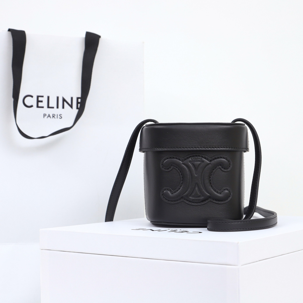 高仿Celine*Triomphe系列盒子包199263黑色免檢版