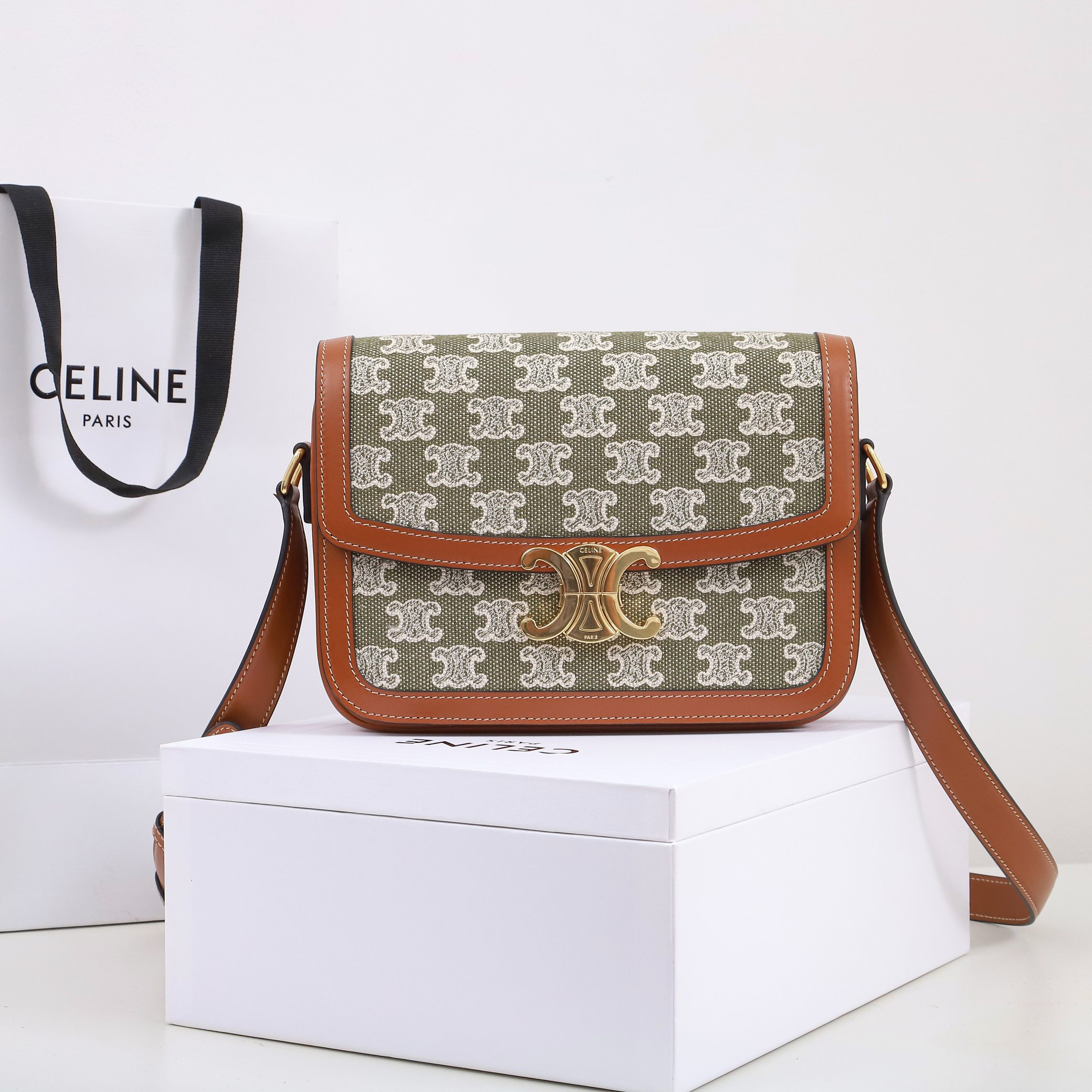 高仿Celine*Triomphe系列手袋191242免檢版