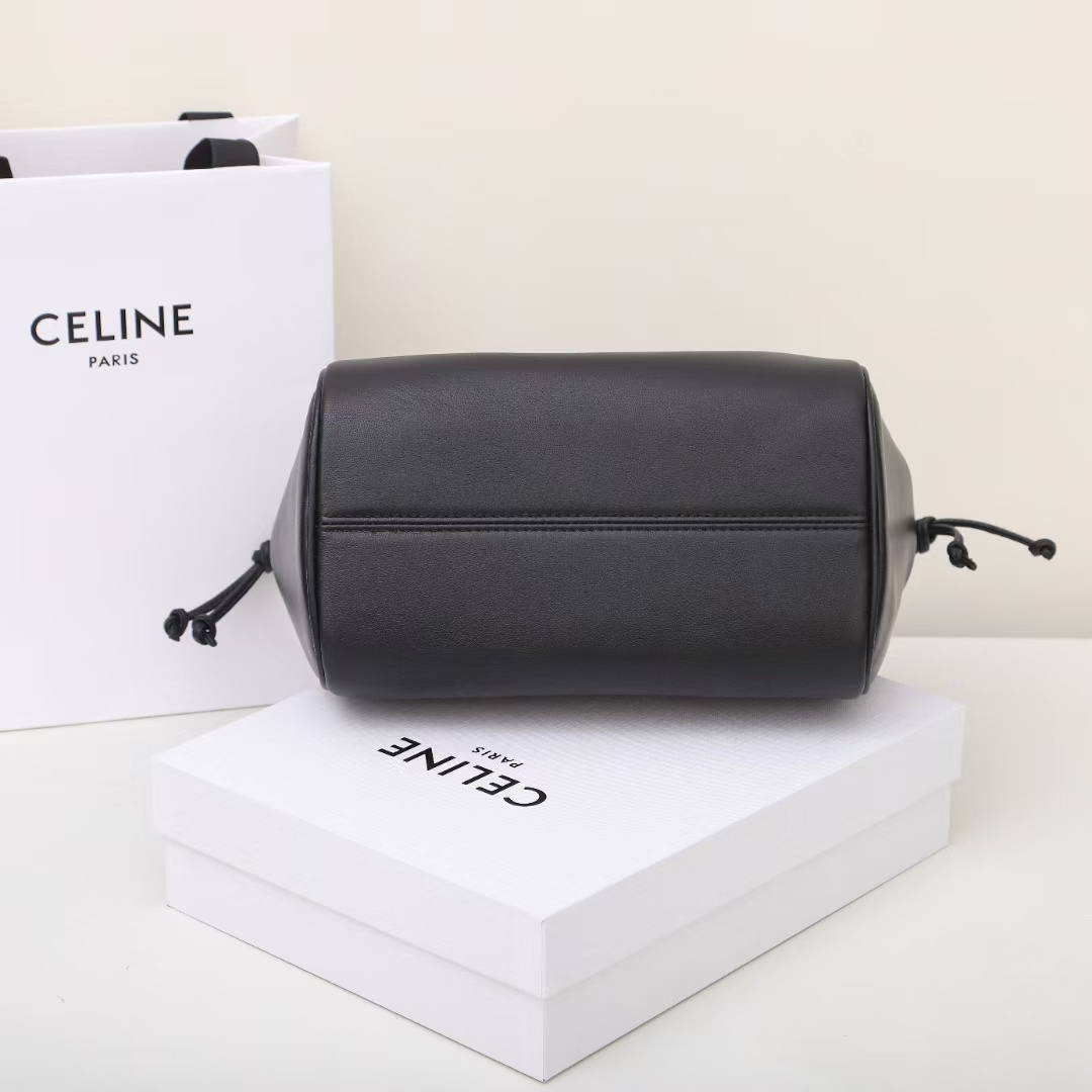 高仿Celine*Triomphe系列手袋111013黑色免檢版